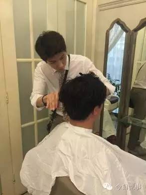 天价理发背后 从“头”开始的消费裂变与生活选择