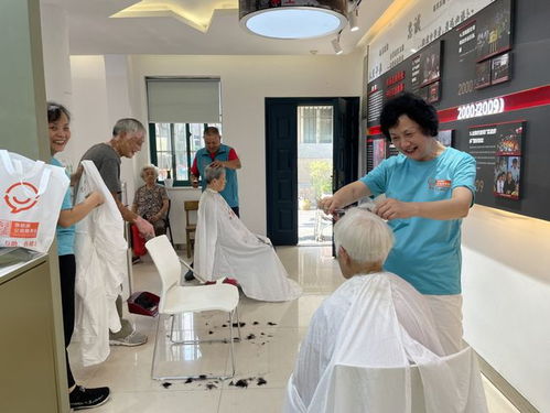 银丝坊公益理发中秋假日服务纪实 一剪一剪传递温情