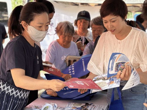 东丽区举办便民市集，理发服务点亮居民生活圈